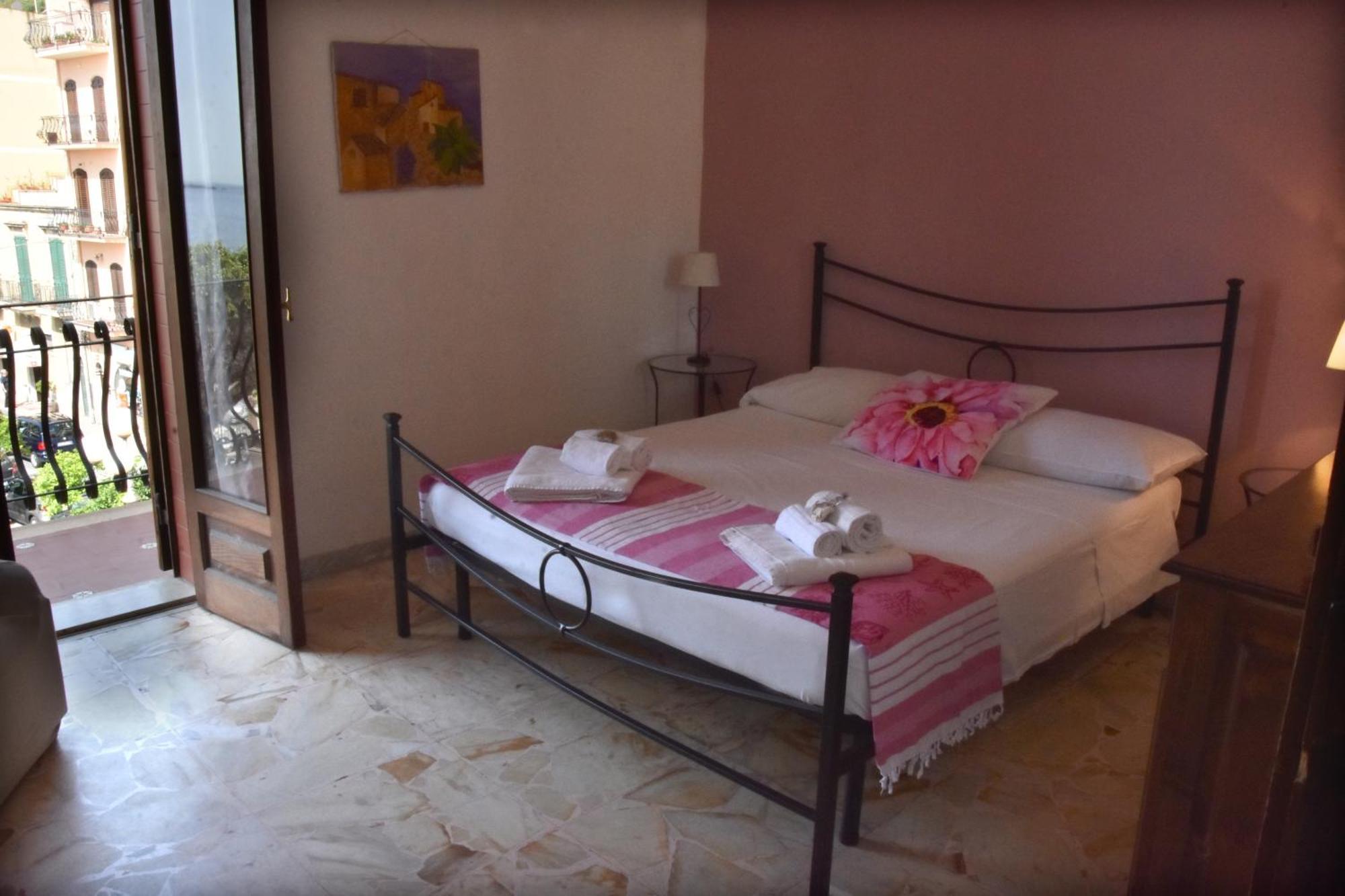 Apartamento Plaza Giardini-Naxos Exterior foto